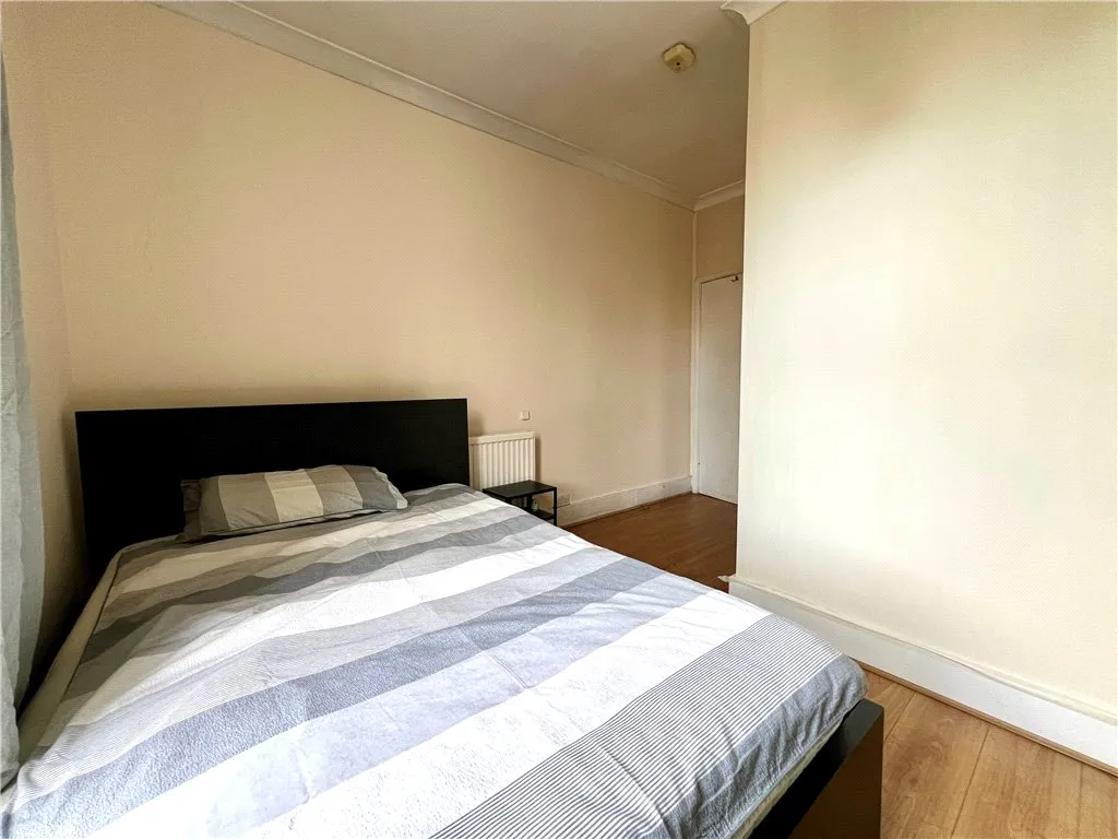Farnham Road, Guildford, GU2, photo 8