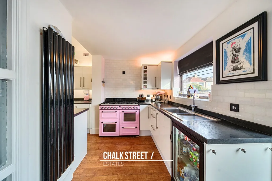 Suttons Lane, Hornchurch, Greater London, RM12 6RL, photo 2