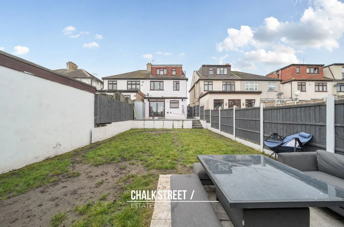 Suttons Lane, Hornchurch, Greater London, RM12 6RL, photo 19