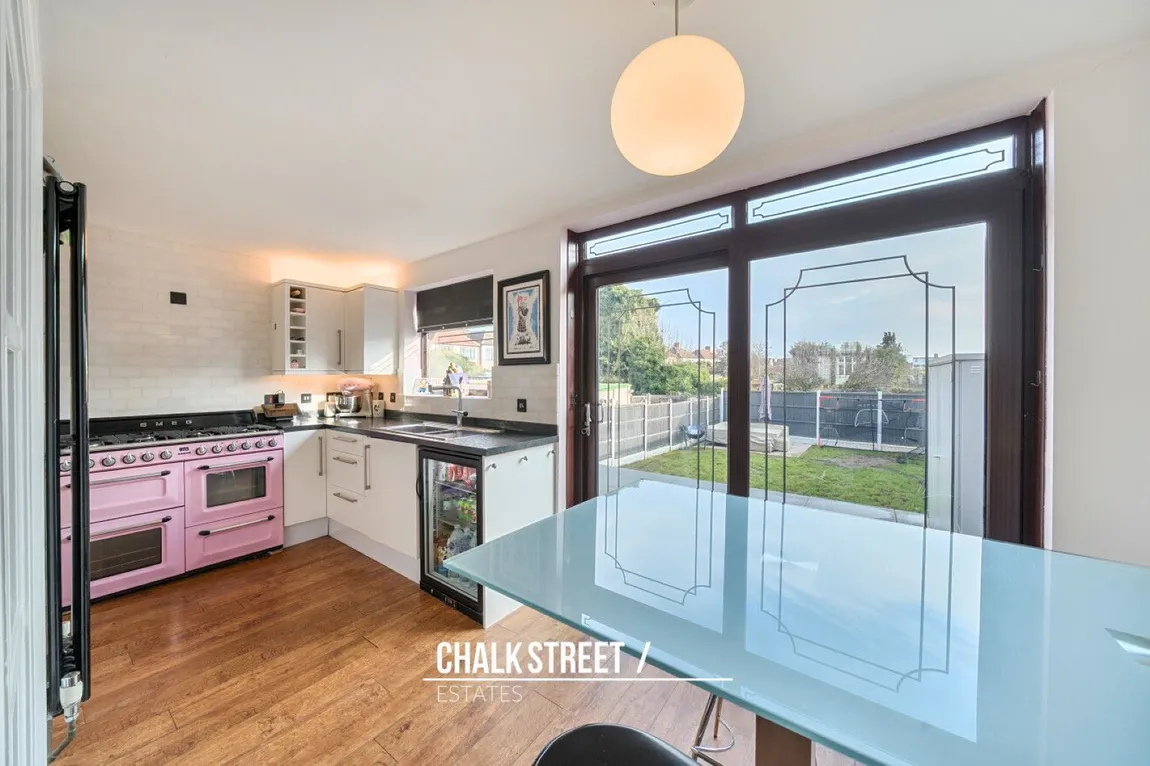 Suttons Lane, Hornchurch, Greater London, RM12 6RL, photo 3