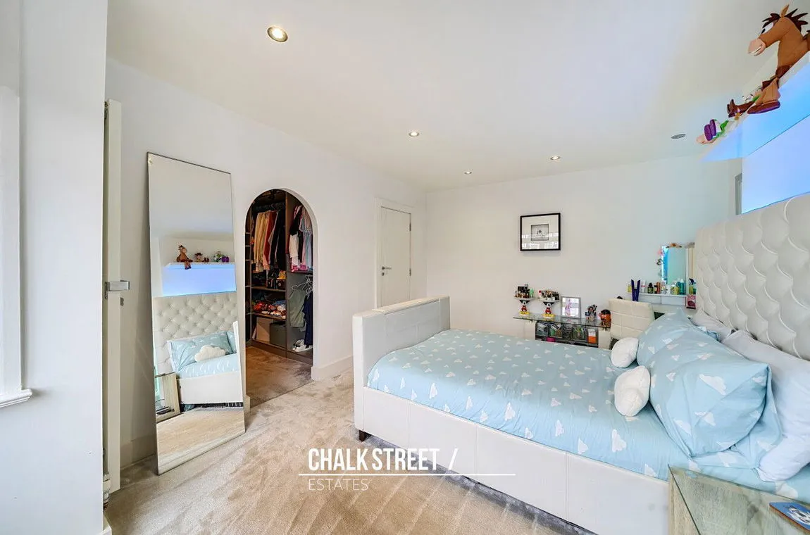 Suttons Lane, Hornchurch, Greater London, RM12 6RL, photo 11