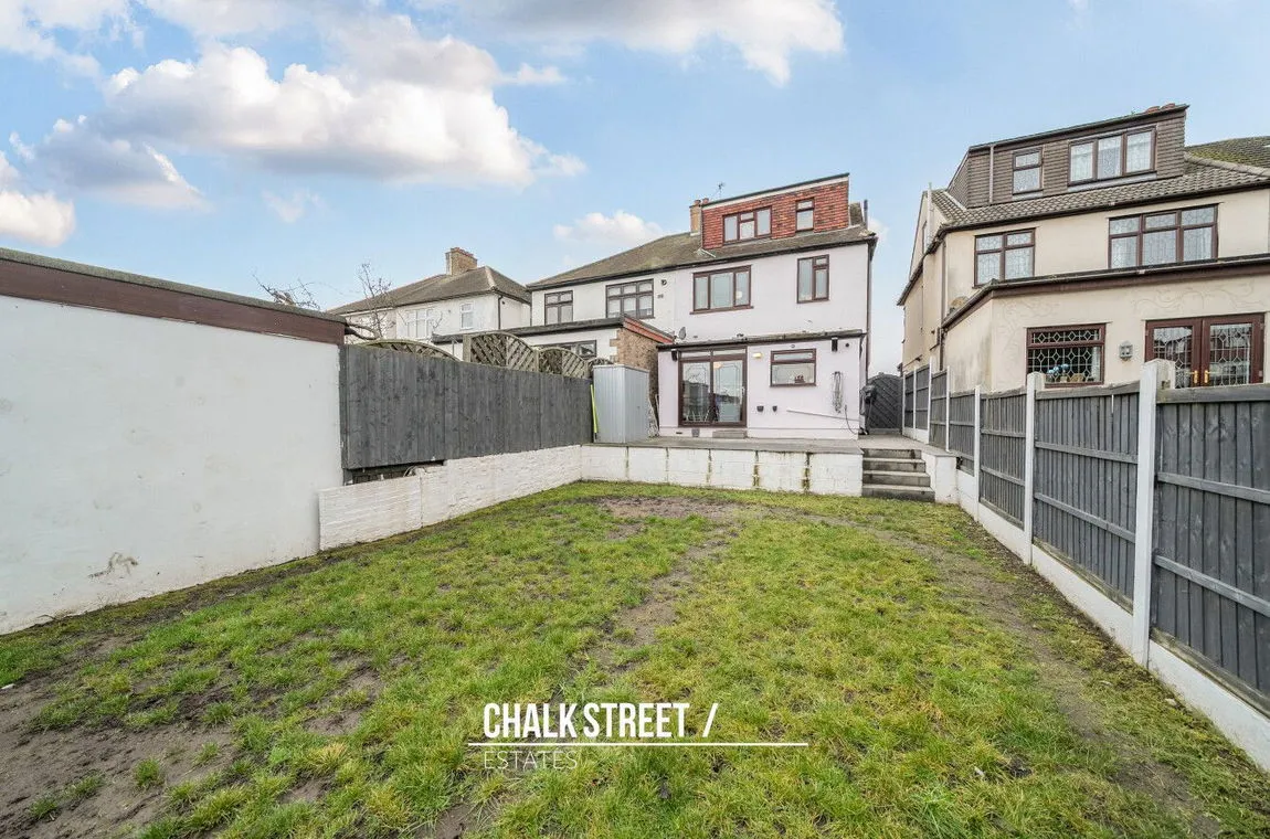 Suttons Lane, Hornchurch, Greater London, RM12 6RL, photo 20