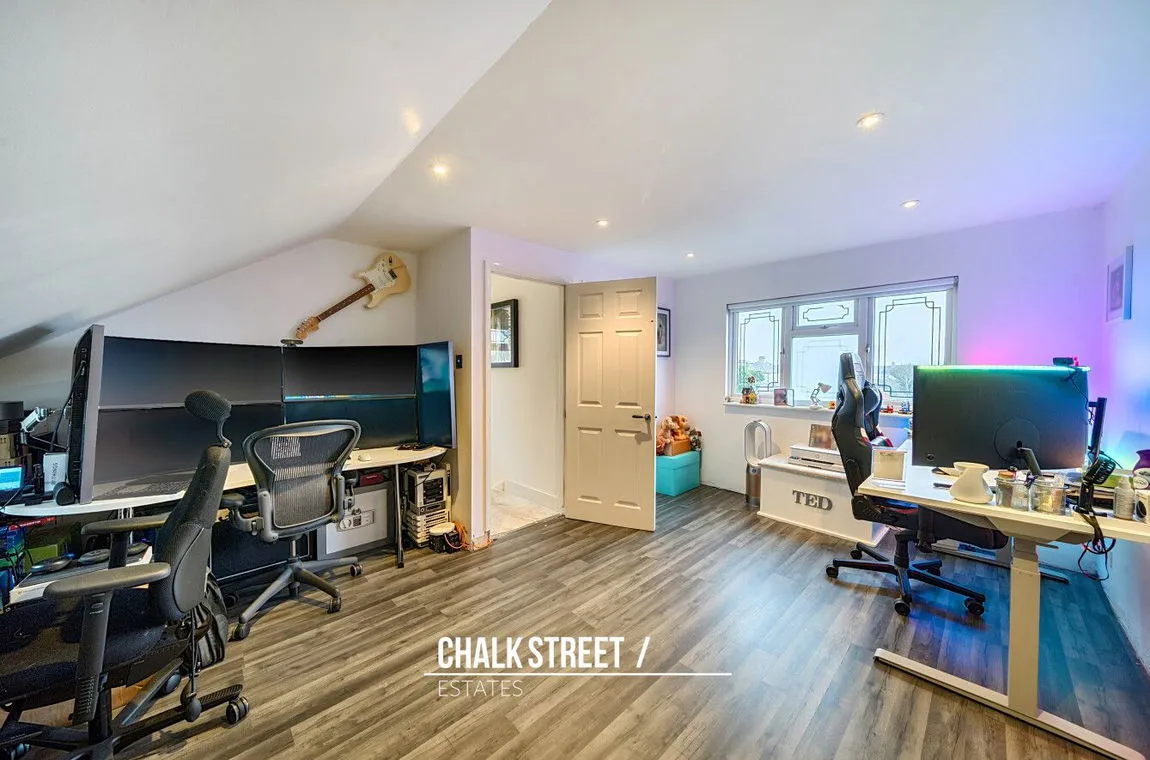Suttons Lane, Hornchurch, Greater London, RM12 6RL, photo 16