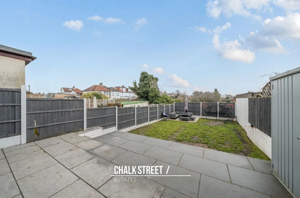 Suttons Lane, Hornchurch, Greater London, RM12 6RL, photo 18