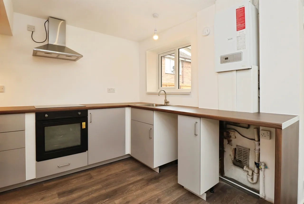 Handcross Court, CORBY, photo 3