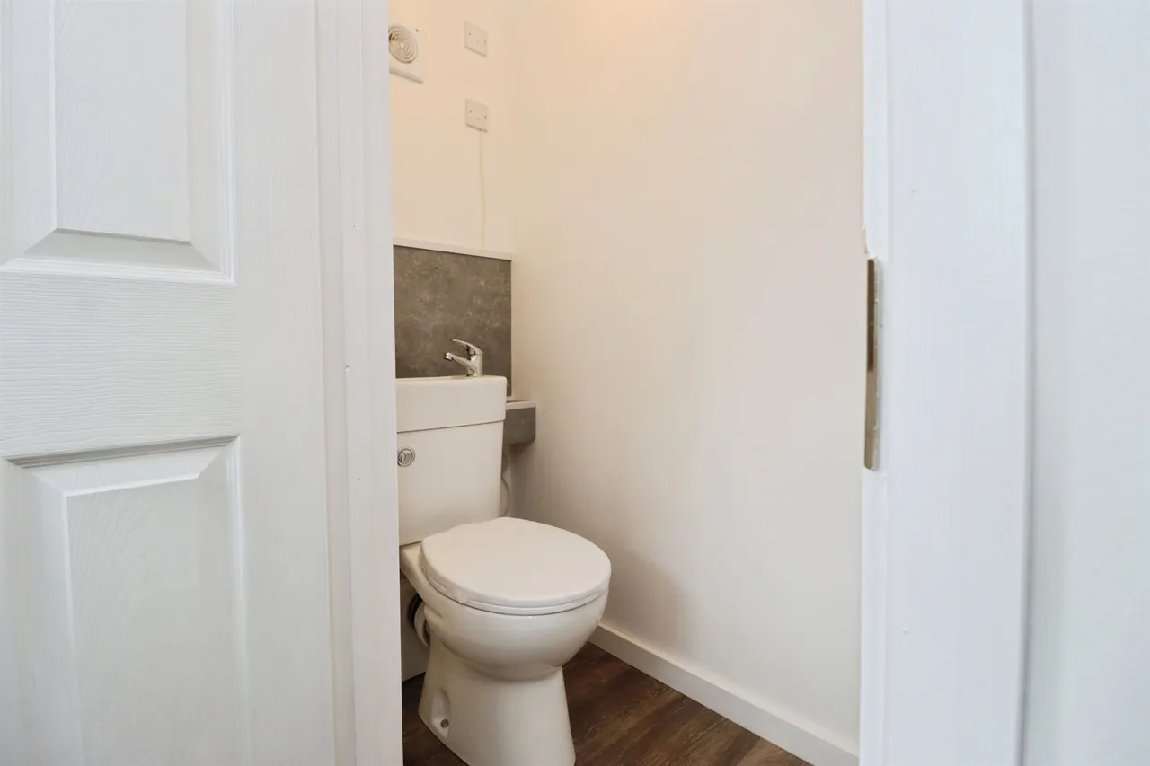 Handcross Court, CORBY, photo 5