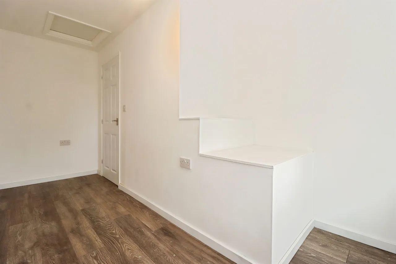 Handcross Court, CORBY, photo 12