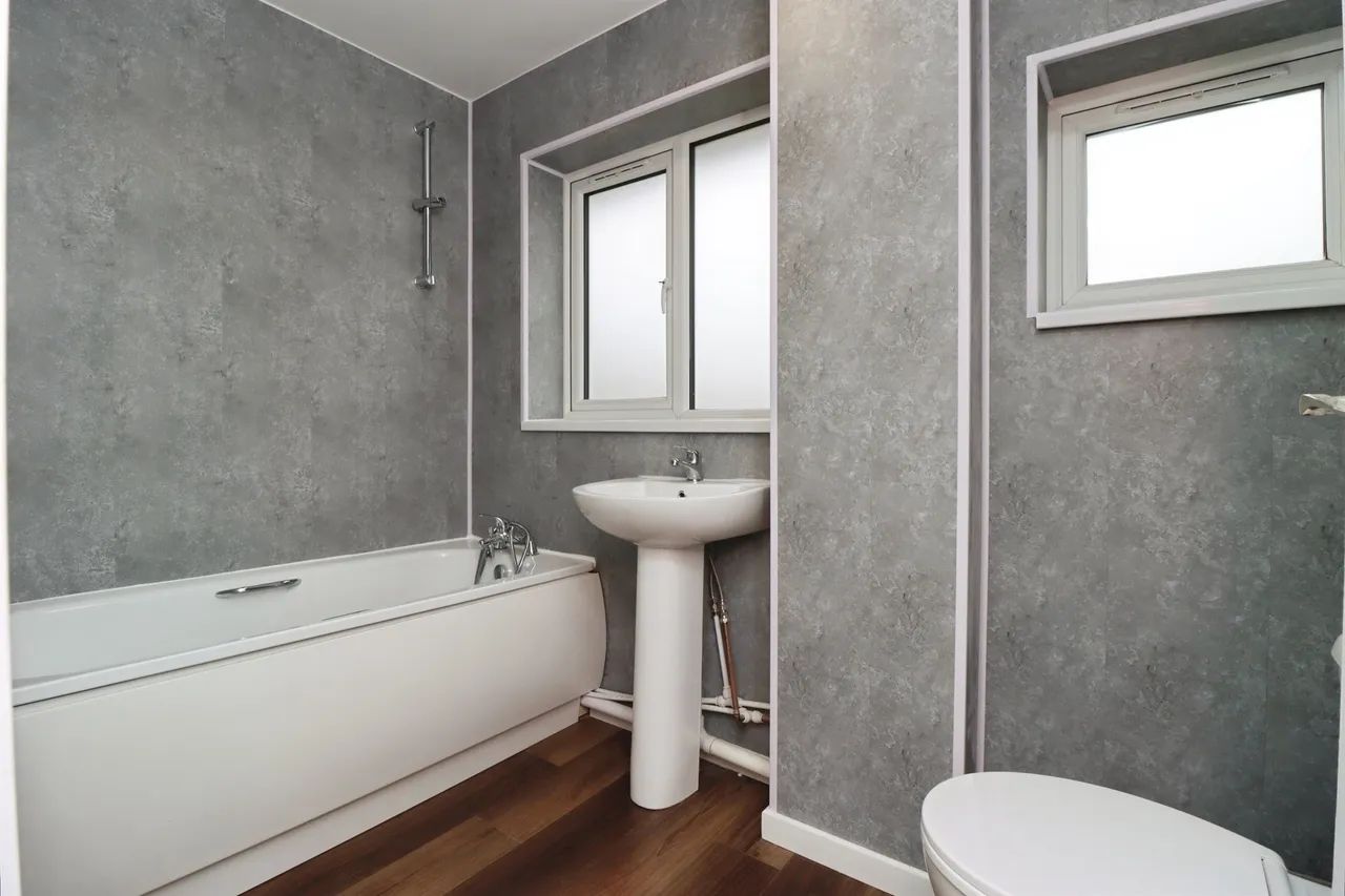 Handcross Court, CORBY, photo 9