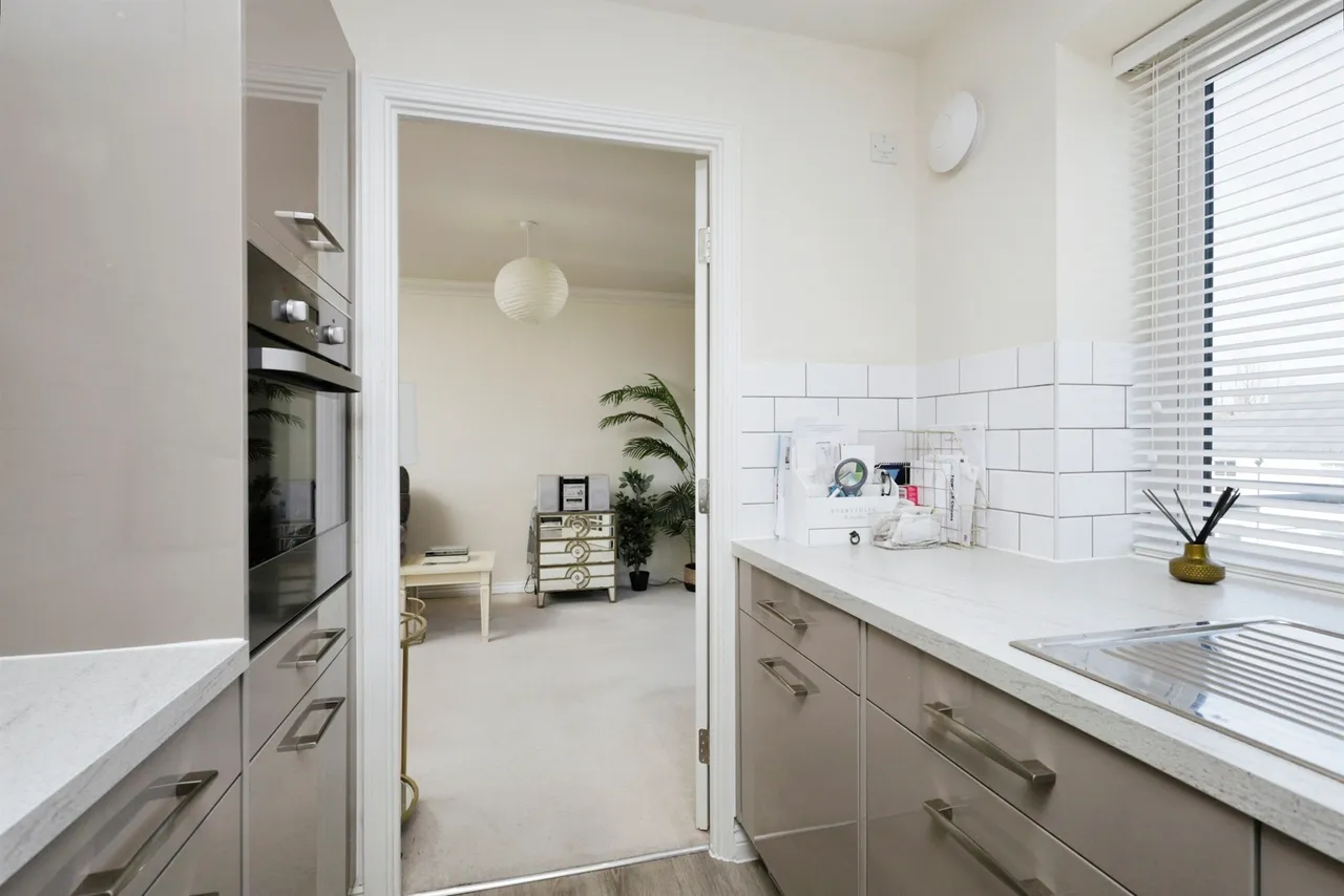 Southfields Road, Eastbourne, photo 7