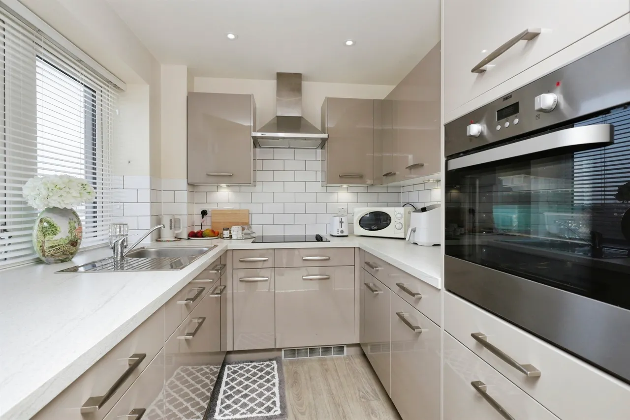 Southfields Road, Eastbourne, photo 6