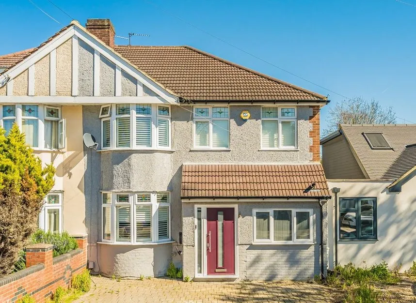 4 bed house for sale — Lyndhurst Avenue, Whitton, TW2