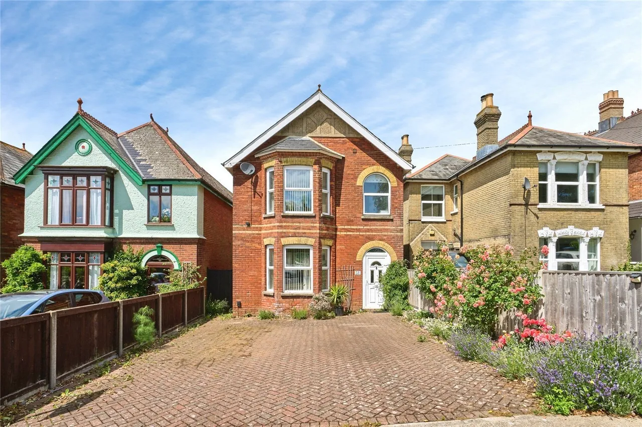 3 bed house for sale, Victoria Grove, East Cowes, PO32