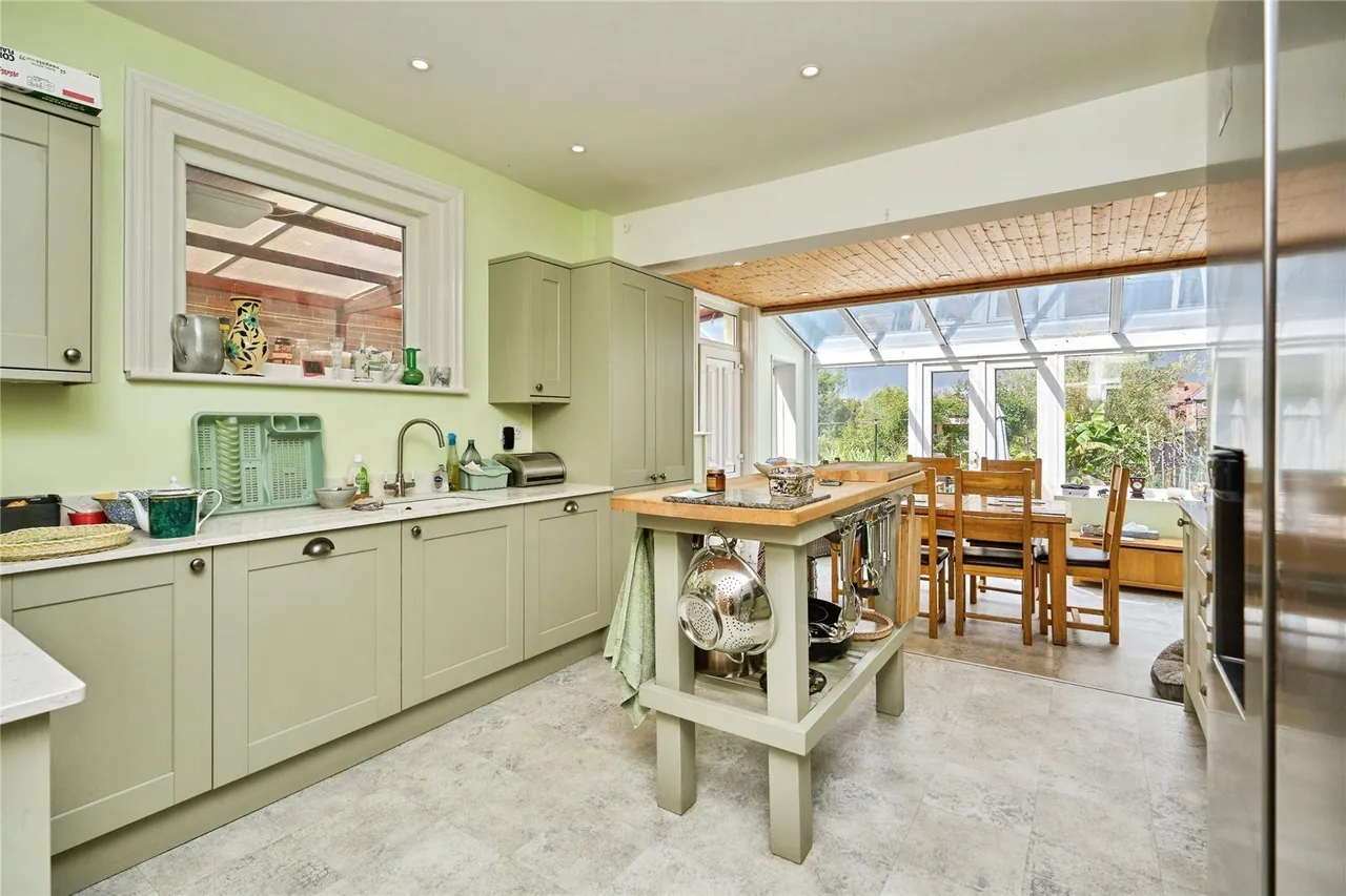 Victoria Grove, East Cowes, PO32, photo 2