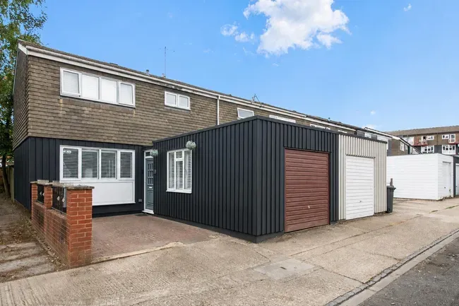 3 bed property for sale — Moorside, Wooburn Green