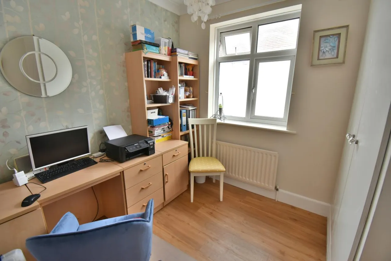 Brierley Road, BH10, photo 14
