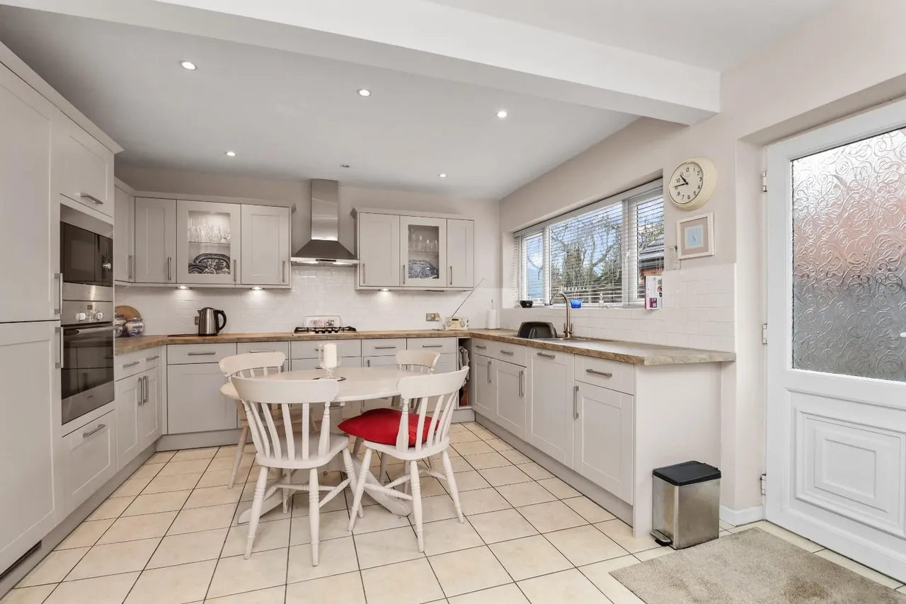 Cottrell Road, Hale Barns, Cheshire WA15 0RT, photo 7