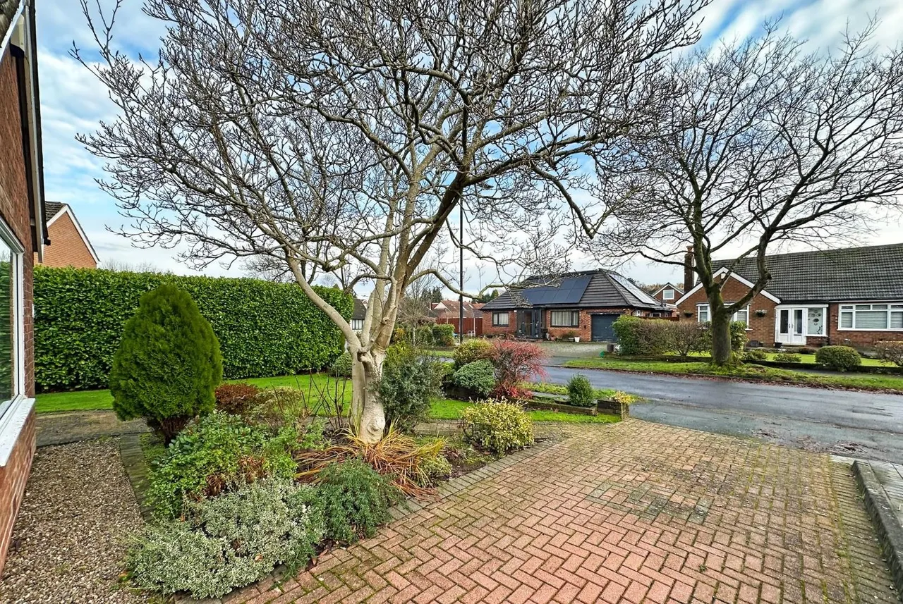 Cottrell Road, Hale Barns, Cheshire WA15 0RT, photo 16