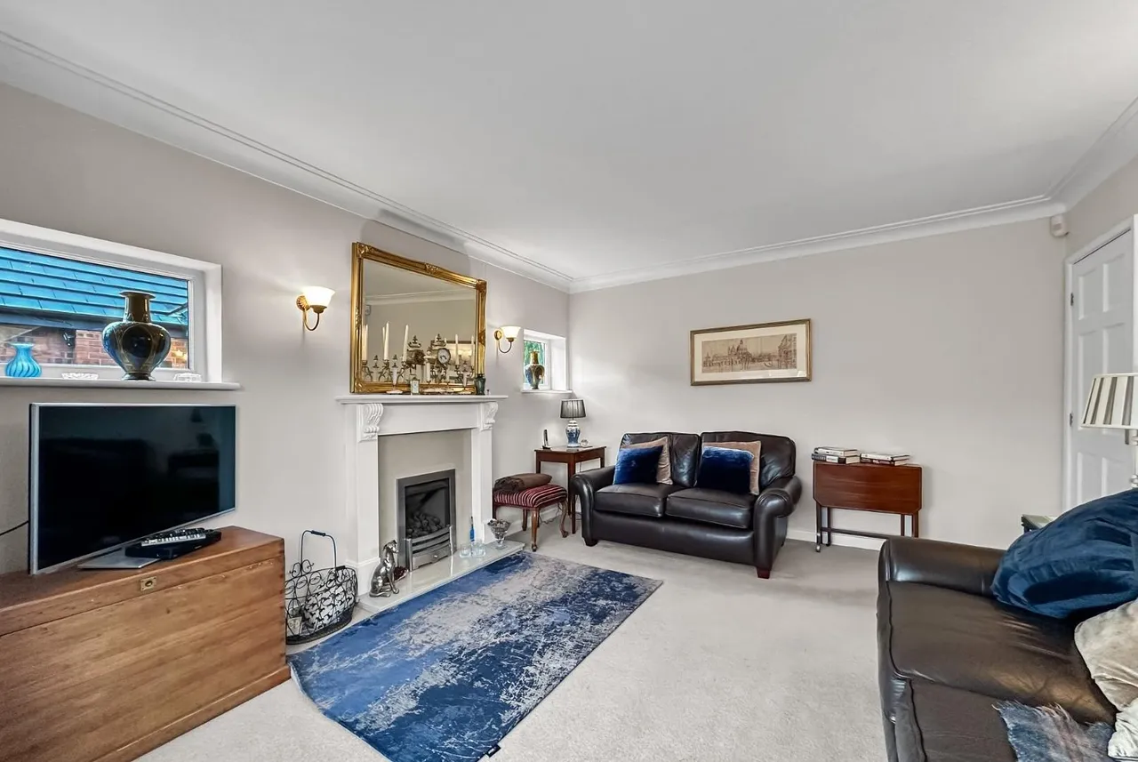Cottrell Road, Hale Barns, Cheshire WA15 0RT, photo 18