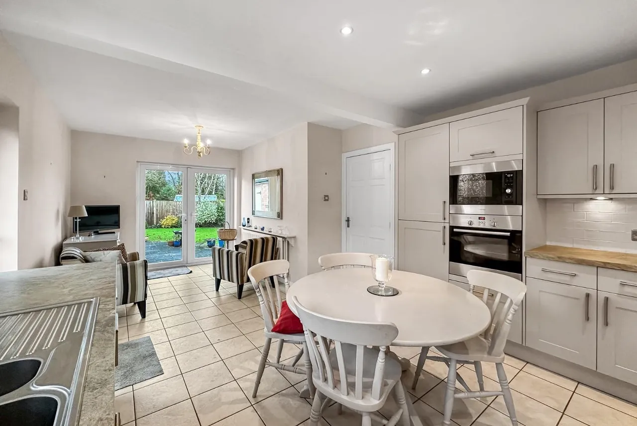 Cottrell Road, Hale Barns, Cheshire WA15 0RT, photo 3