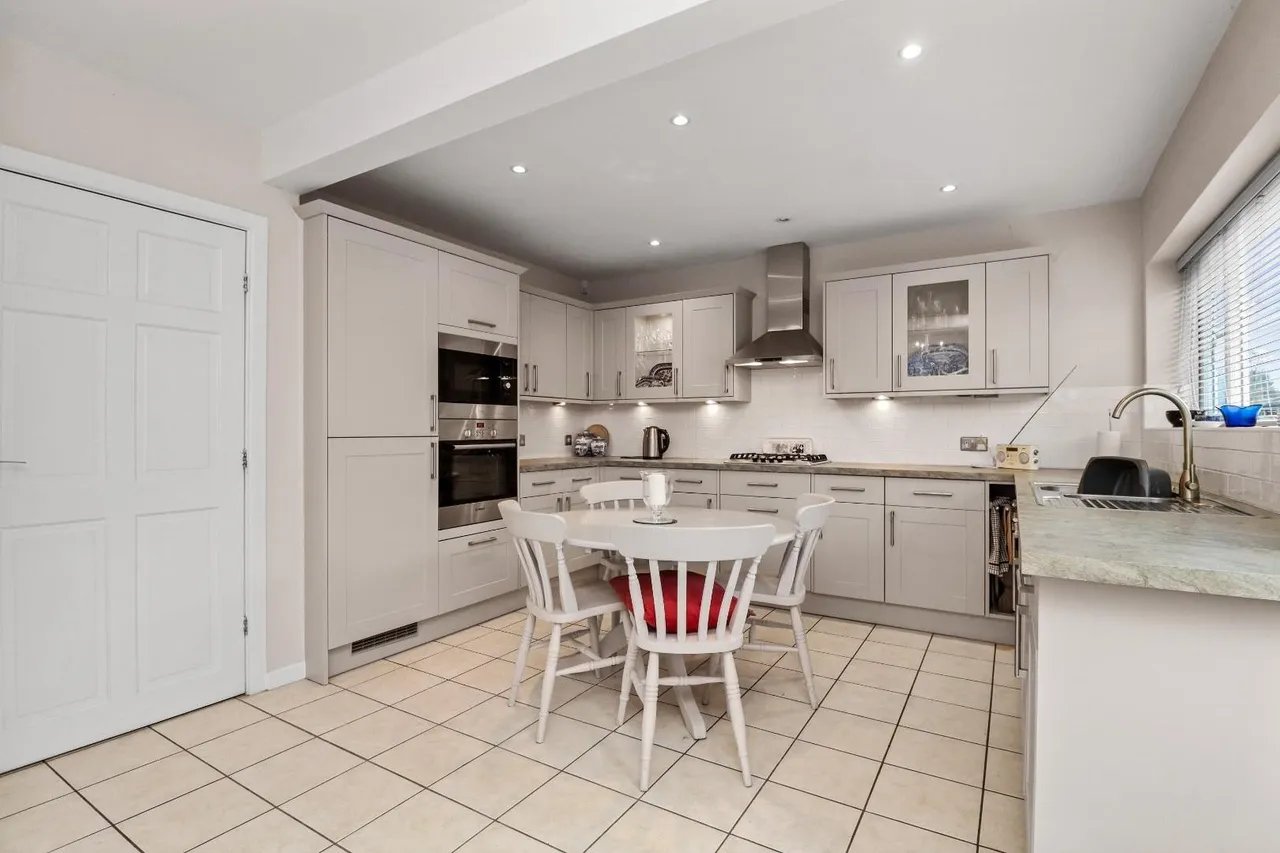 Cottrell Road, Hale Barns, Cheshire WA15 0RT, photo 22