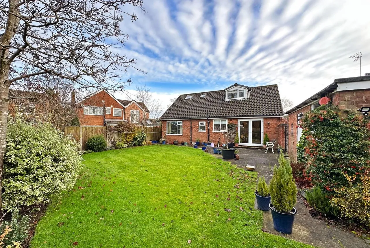 Cottrell Road, Hale Barns, Cheshire WA15 0RT, photo 6