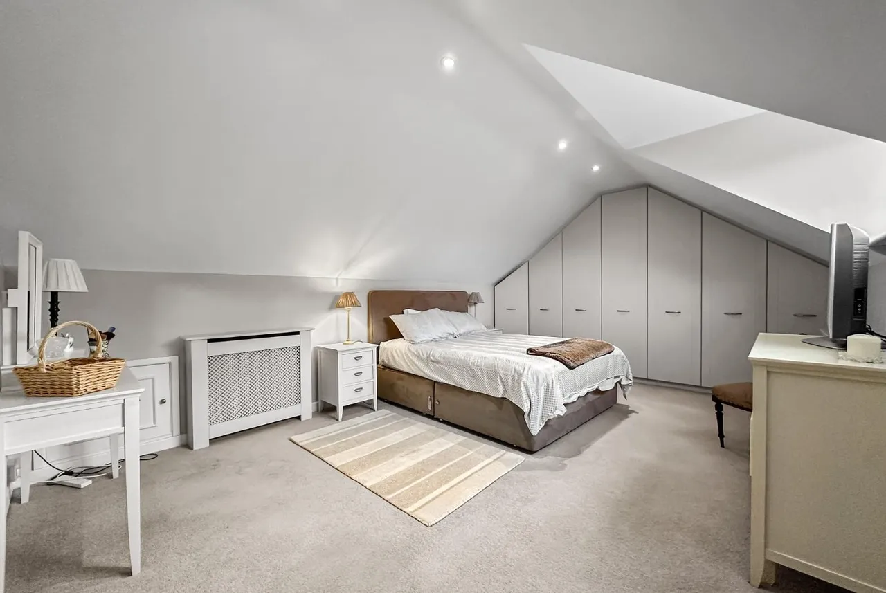 Cottrell Road, Hale Barns, Cheshire WA15 0RT, photo 11