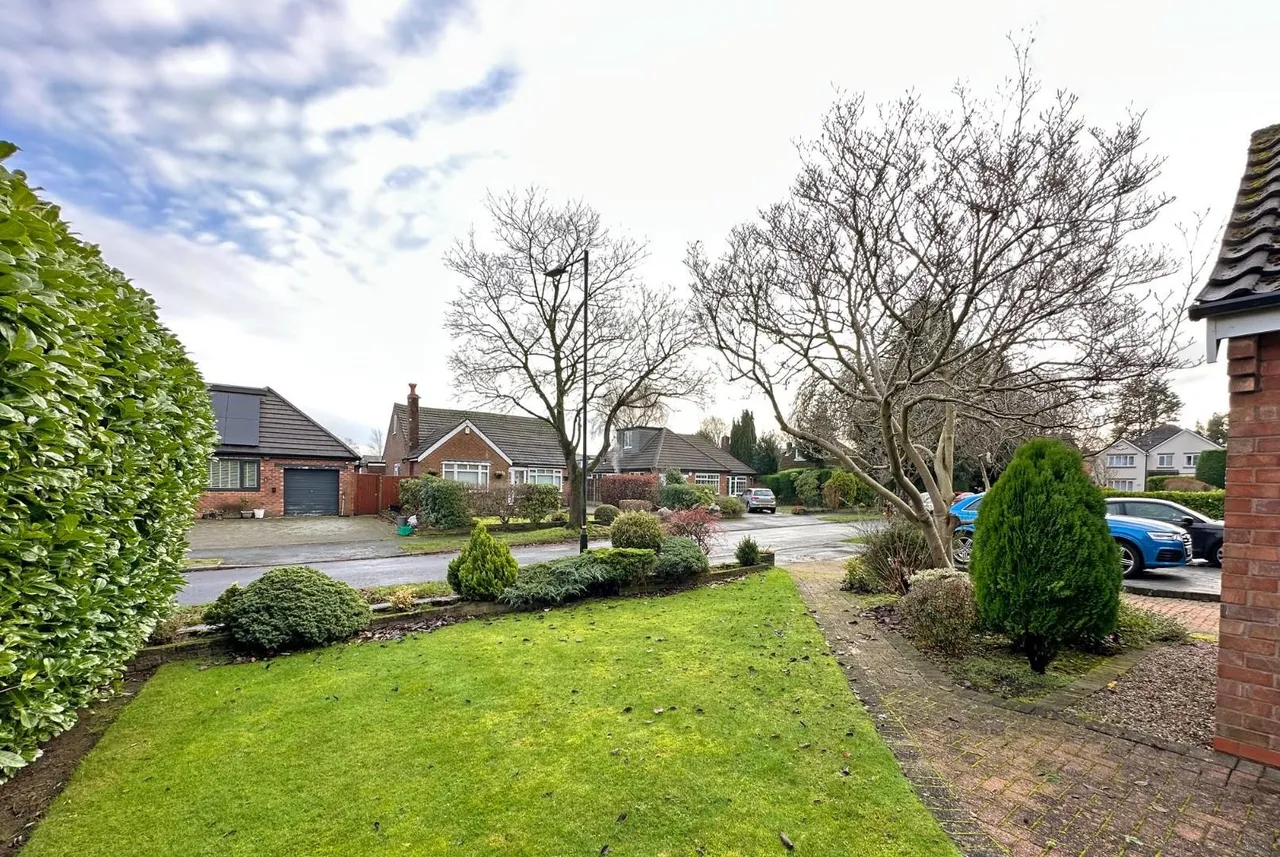 Cottrell Road, Hale Barns, Cheshire WA15 0RT, photo 15