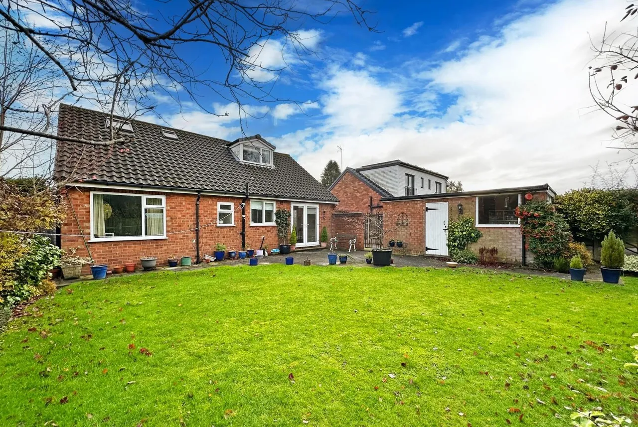 Cottrell Road, Hale Barns, Cheshire WA15 0RT, photo 33