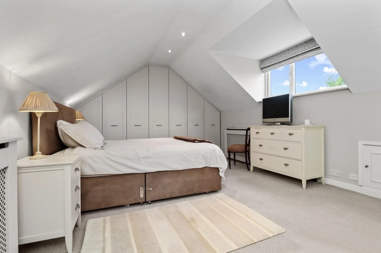 Cottrell Road, Hale Barns, Cheshire WA15 0RT, photo 29