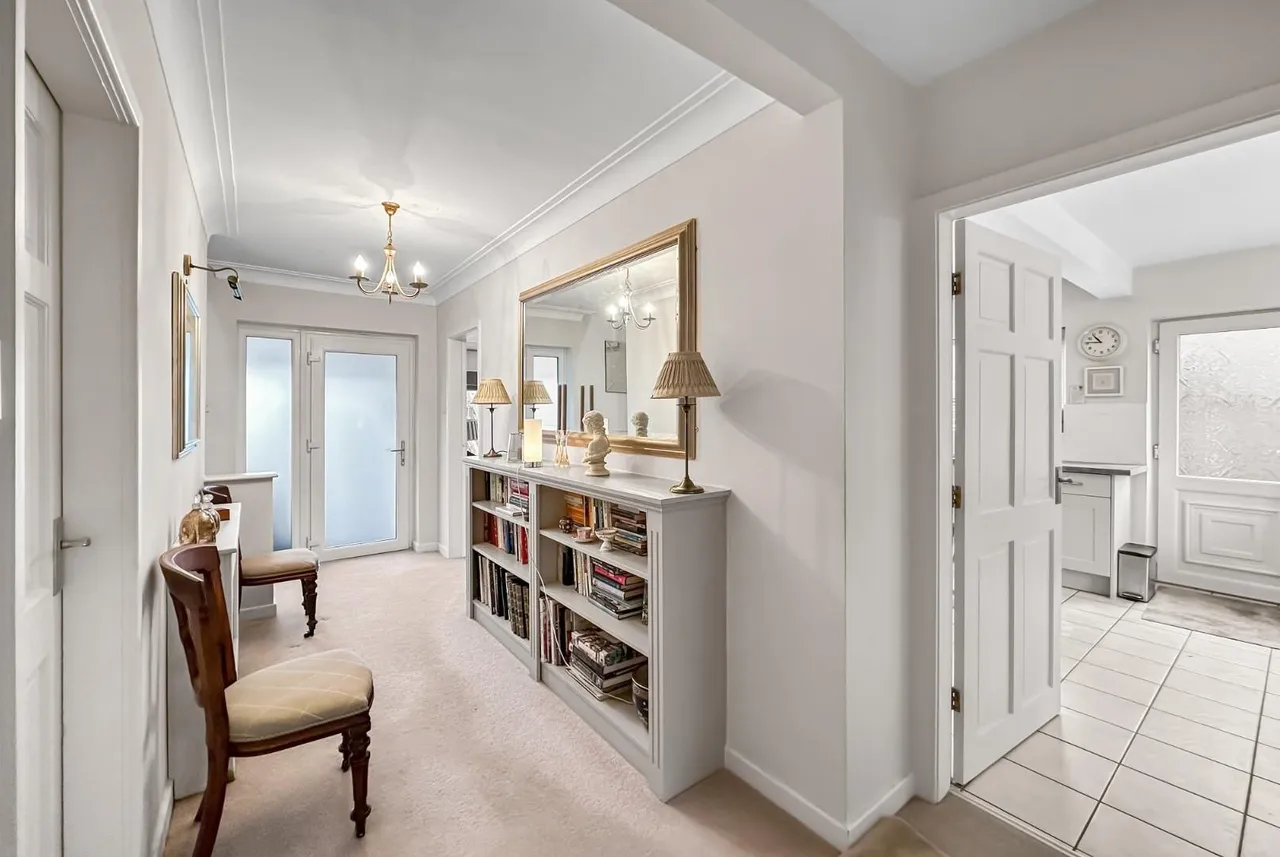 Cottrell Road, Hale Barns, Cheshire WA15 0RT, photo 8
