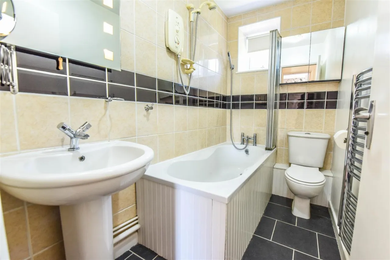 May Lane, Dursley, GL11, photo 7