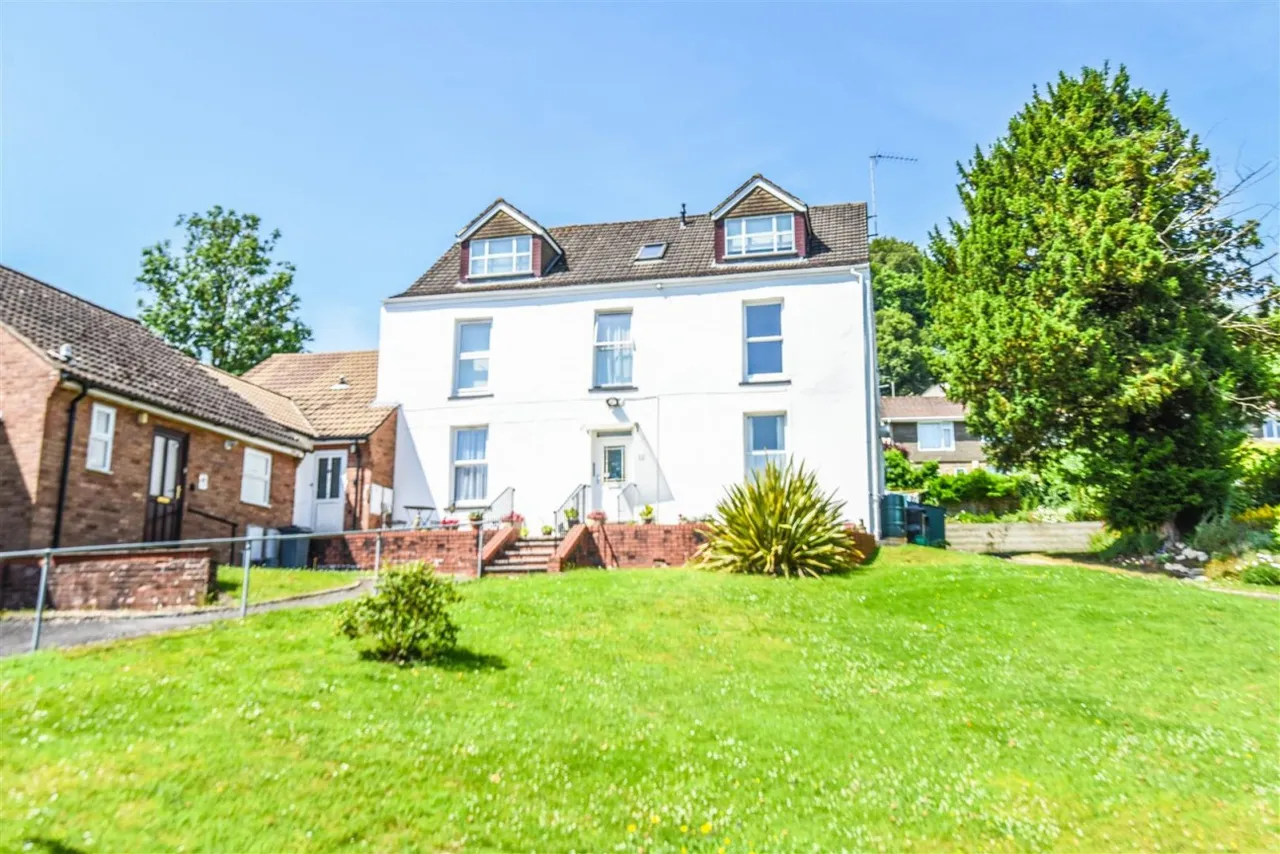 3 bed flat for sale, May Lane, Dursley, GL11