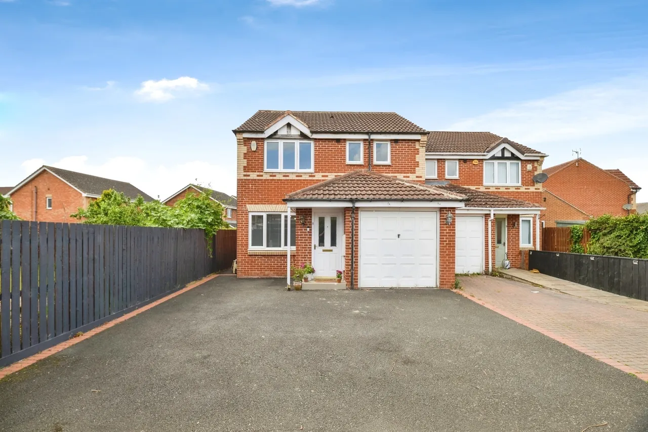 3 bed house for sale — Owls Grove, Ingleby Barwick, Stockton-On-Tees