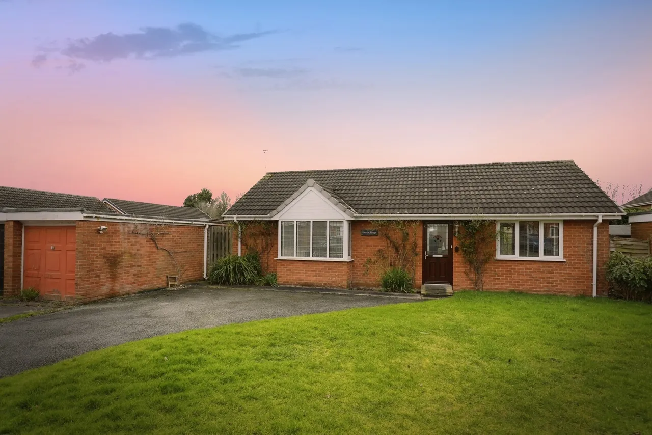 2 bed house for sale — Kestrel Close, Winsford, Cheshire, CW7