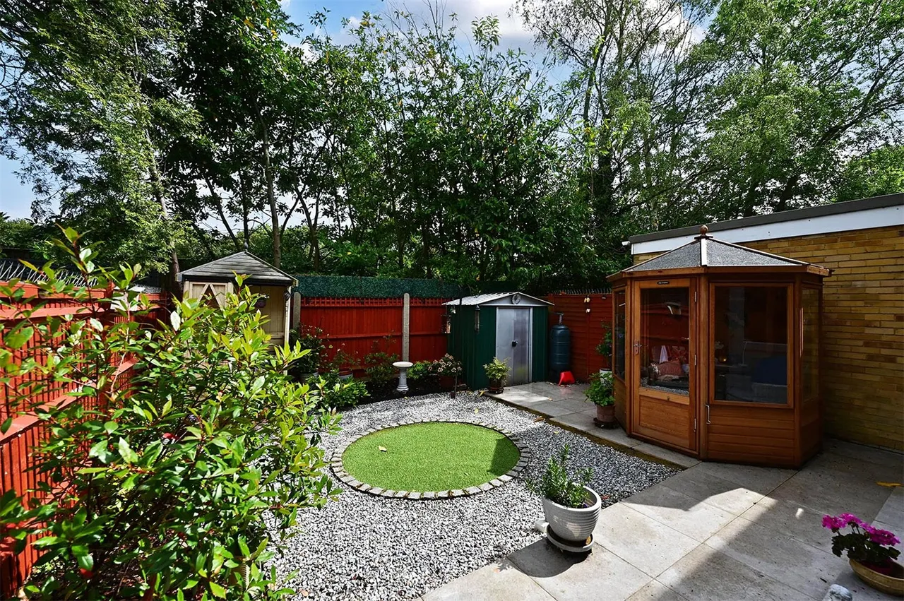 Cotswold Close, Farnborough, Hampshire, GU14 9HP, photo 11