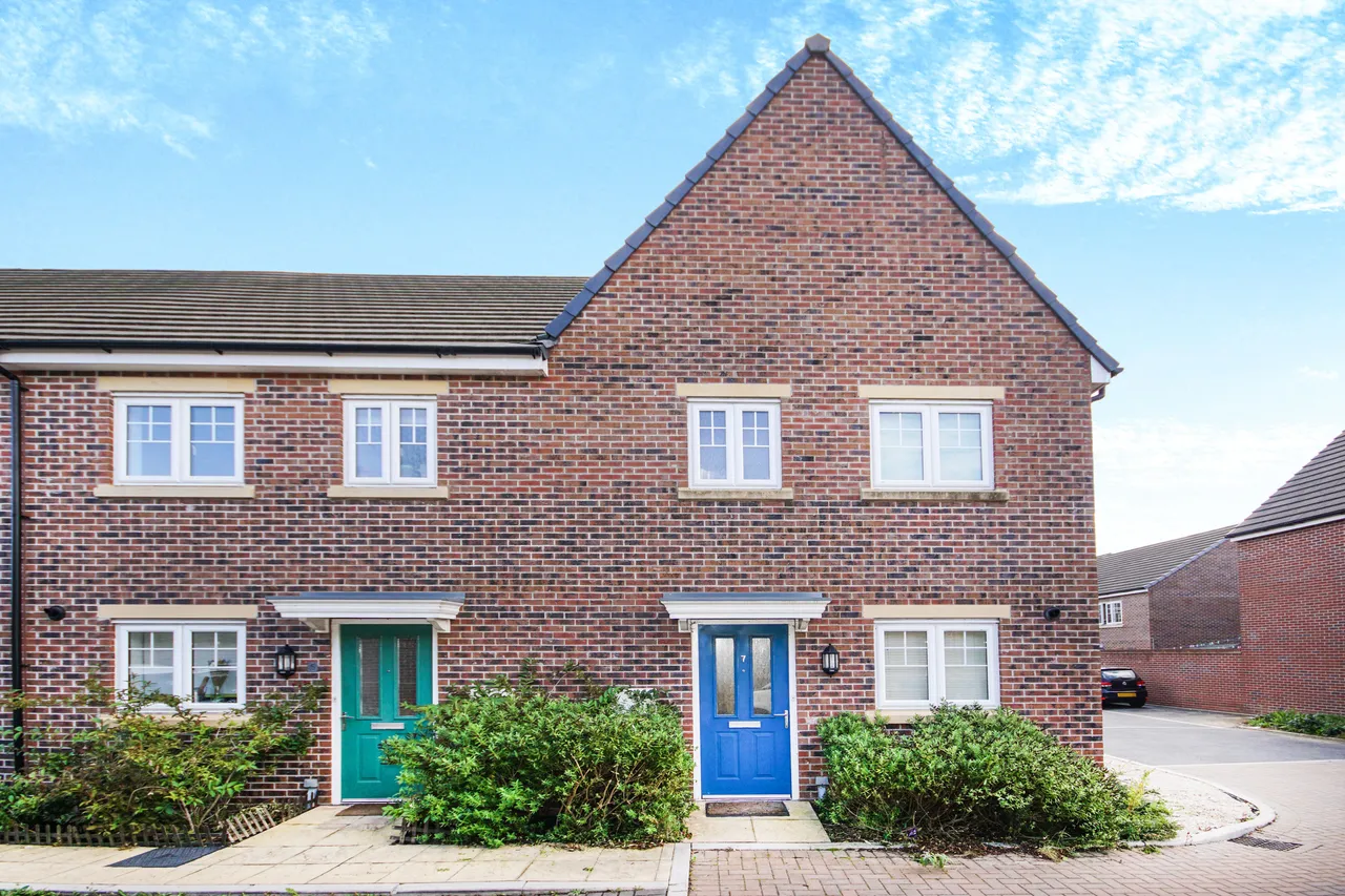 3 bed house to rent — Canal Court, Hempsted