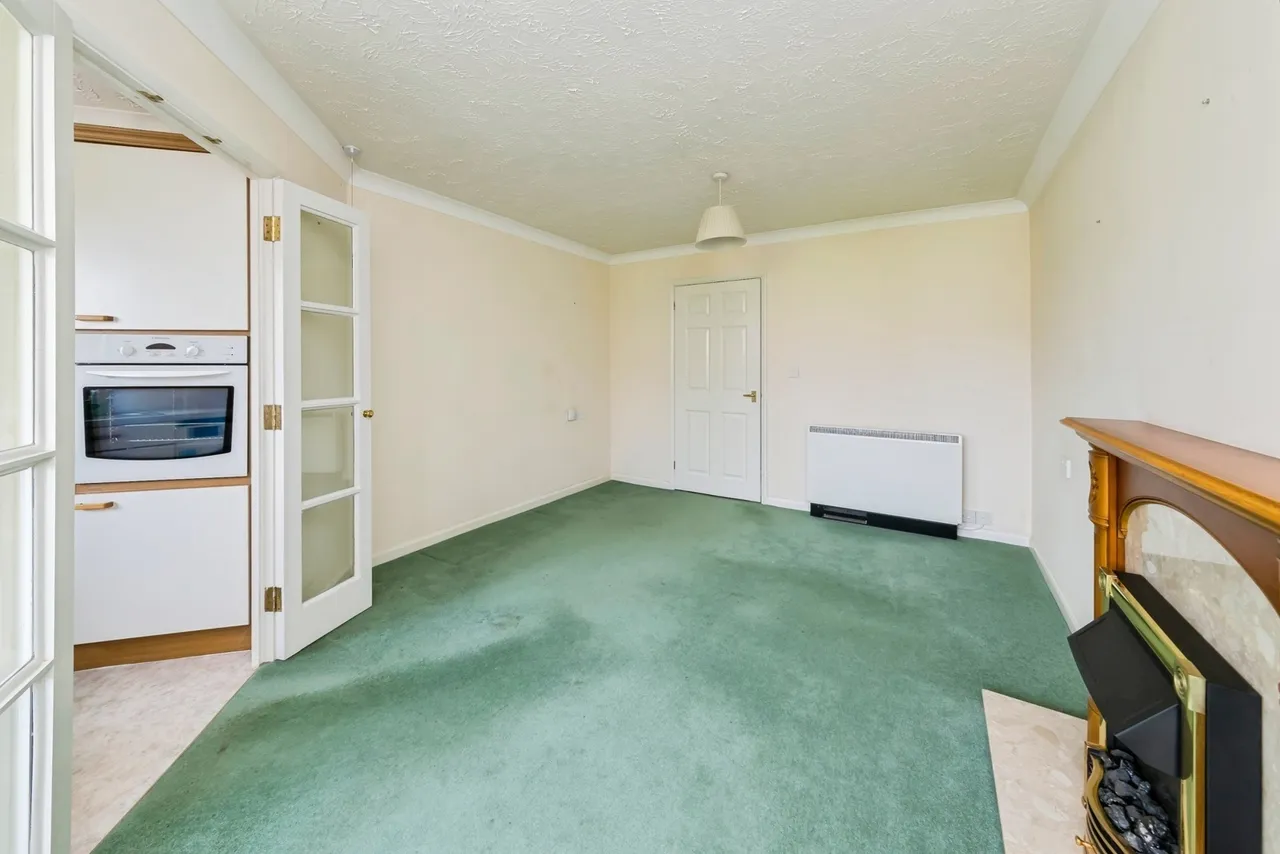 Gales Drive, Crawley, RH10, photo 13