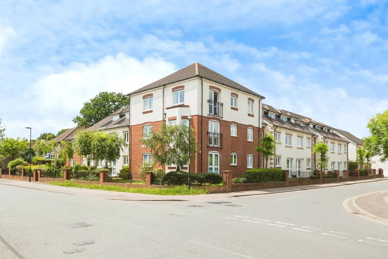 Gales Drive, Crawley, RH10, photo 8