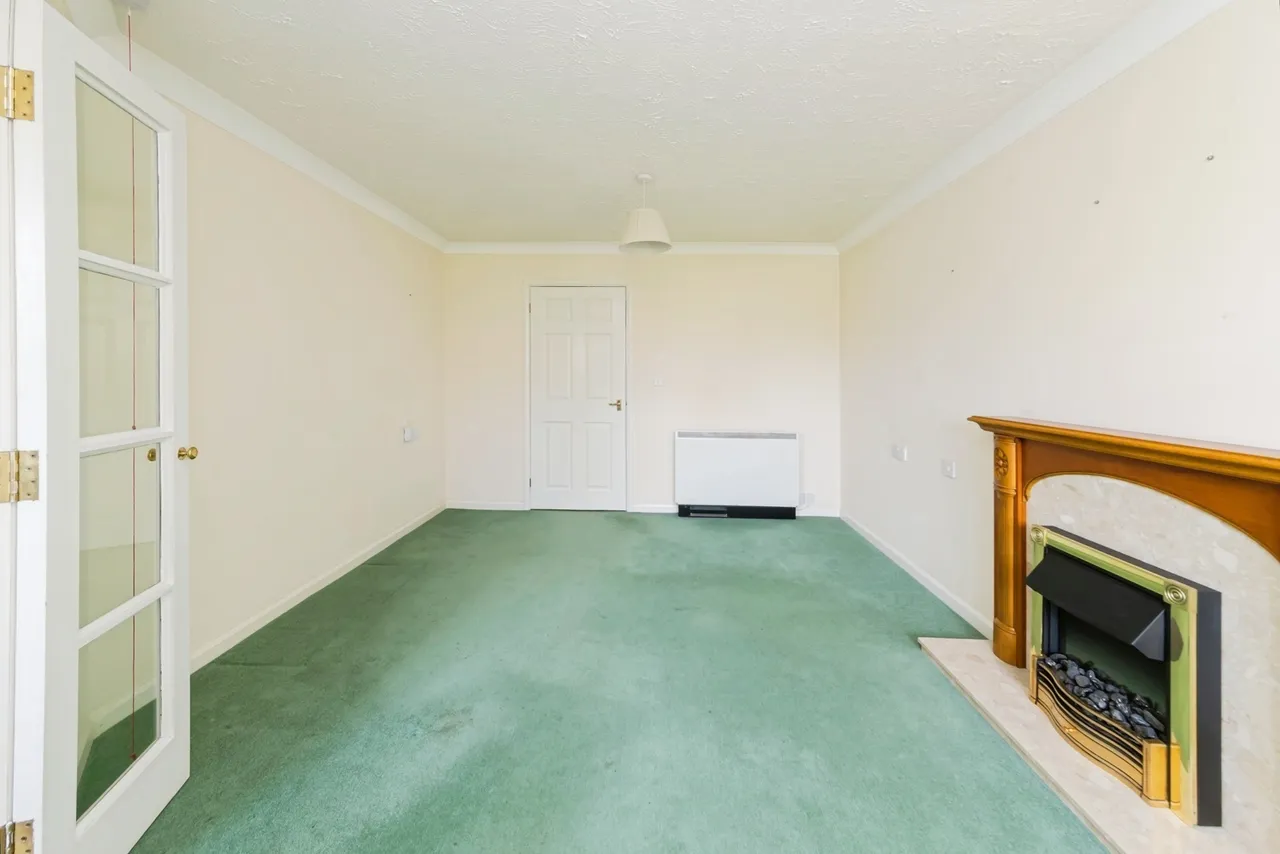 Gales Drive, Crawley, RH10, photo 16