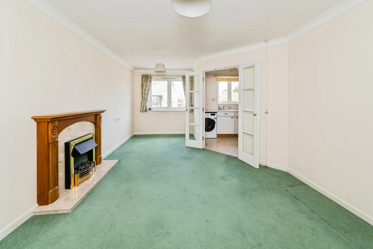 Gales Drive, Crawley, RH10, photo 11
