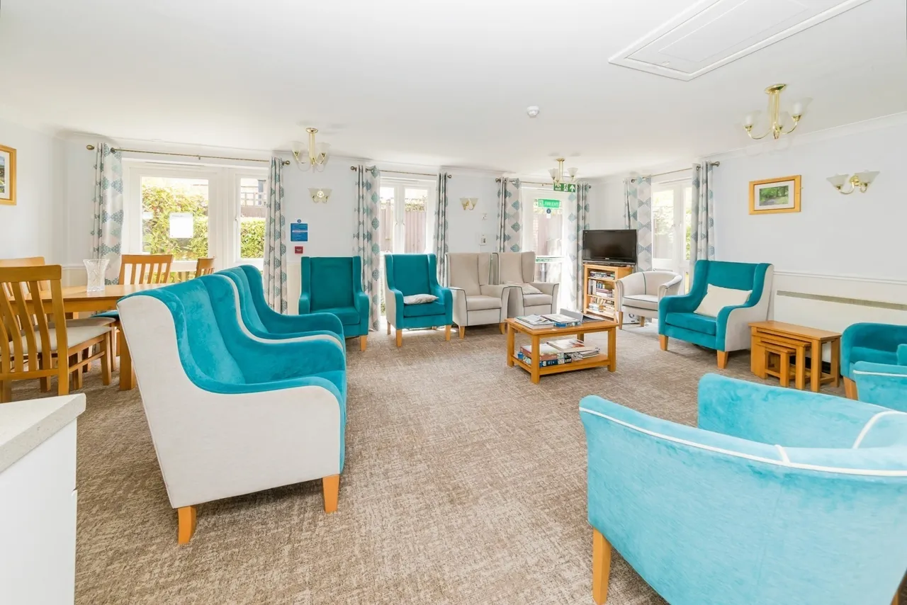 Gales Drive, Crawley, RH10, photo 9