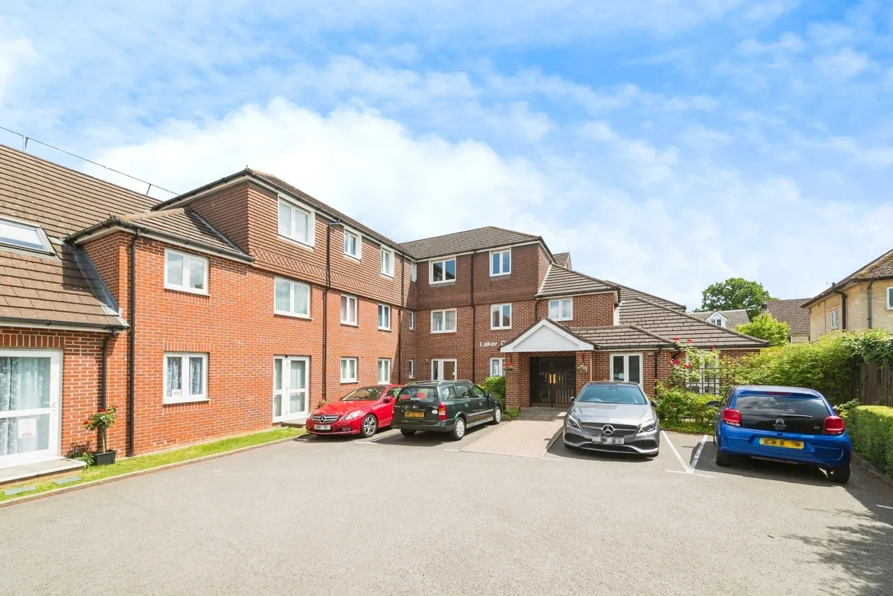 Gales Drive, Crawley, RH10, photo 6
