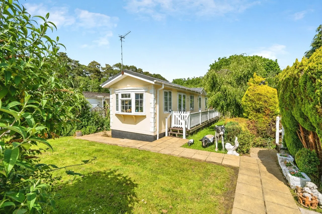 1 bed mobile home for sale, Southampton Road, Lyndhurst, SO43