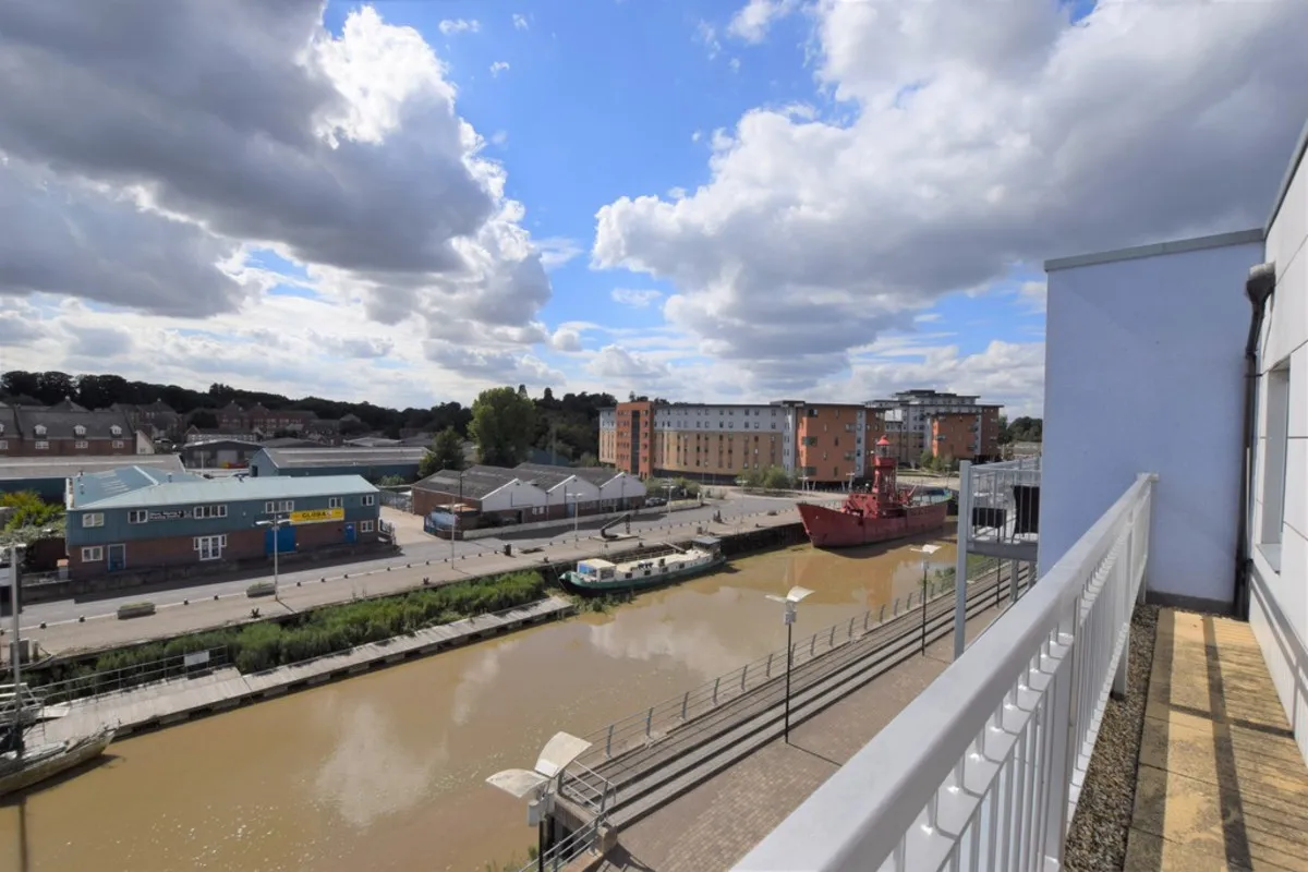 Quayside Drive, Essex, Colchester, CO2 8GN, photo 2