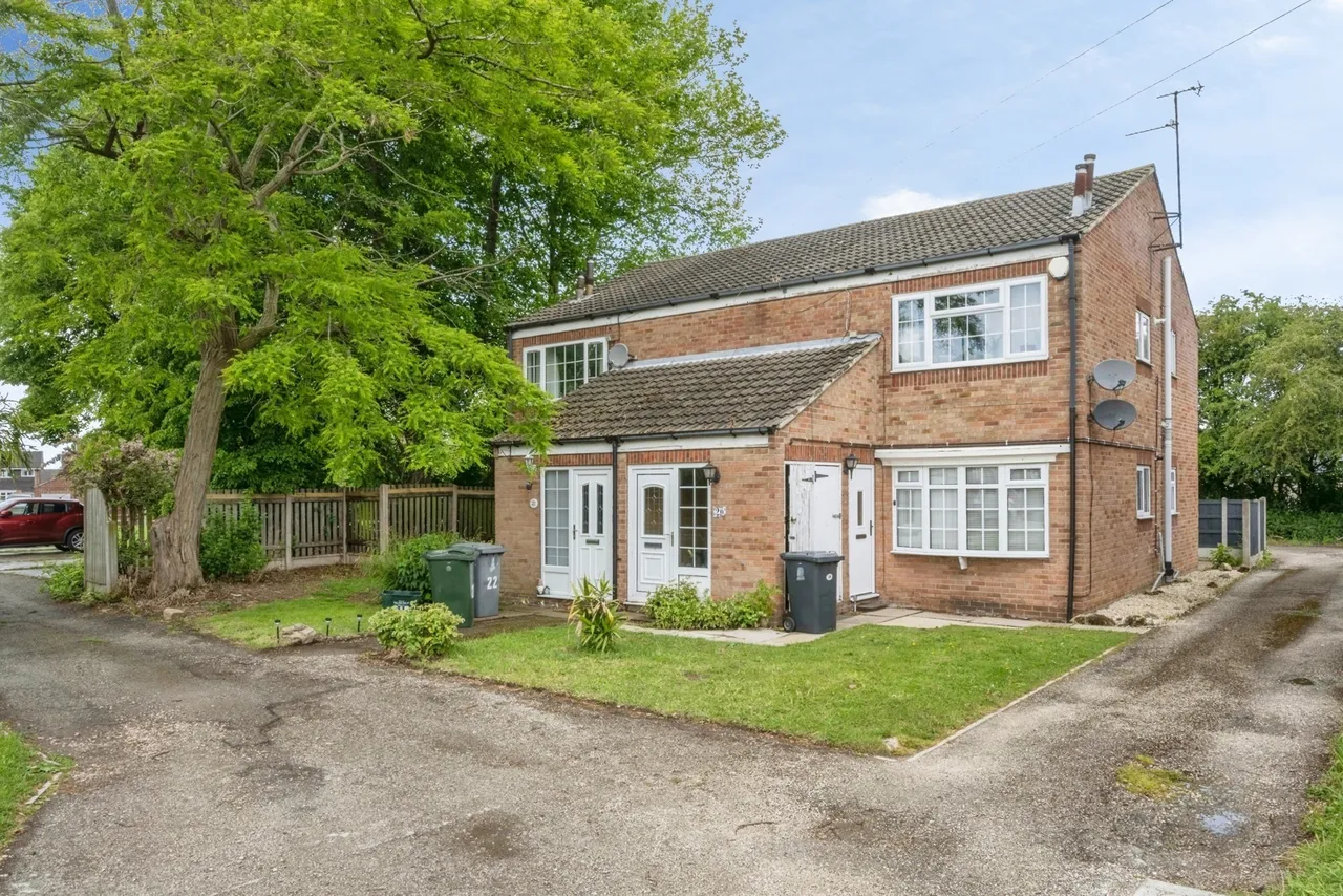 2 bed flat for sale — Haldynby Gardens, Armthorpe, Doncaster, South Yorkshire, DN3