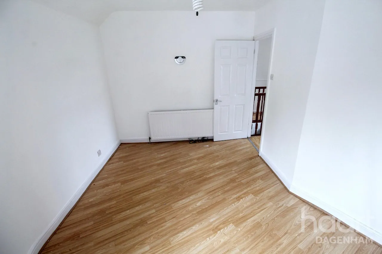 Halbutt Street, Dagenham, RM9, photo 5