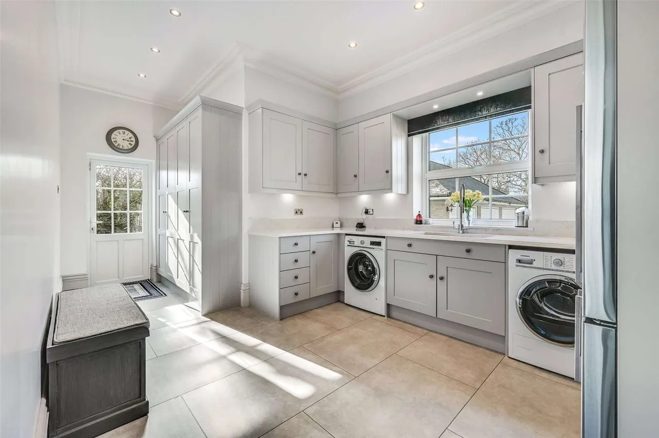 Ingatestone Road, Blackmore, Ingatestone, Essex, CM4 0NZ, photo 8