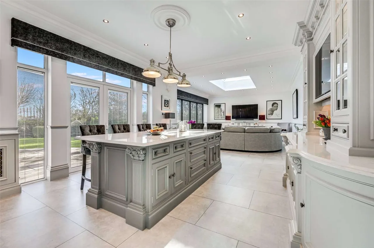 Ingatestone Road, Blackmore, Ingatestone, Essex, CM4 0NZ, photo 5