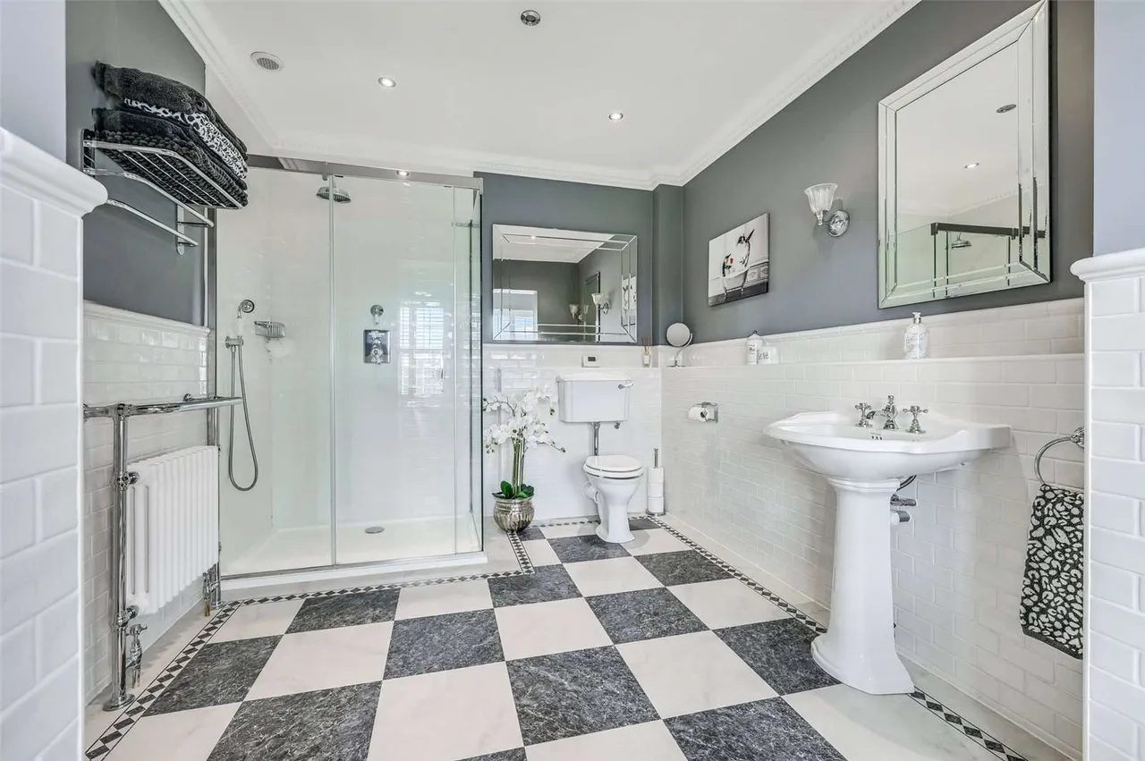 Ingatestone Road, Blackmore, Ingatestone, Essex, CM4 0NZ, photo 12