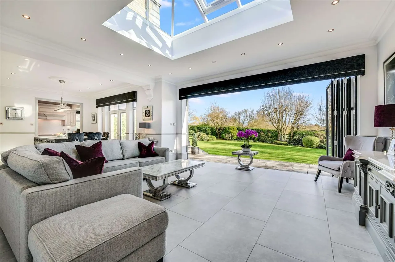 Ingatestone Road, Blackmore, Ingatestone, Essex, CM4 0NZ, photo 6